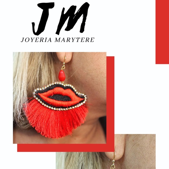 Red lip - Picture 2 of 2